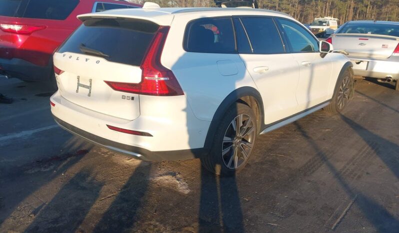 
								2023 Volvo V60 cross country full									