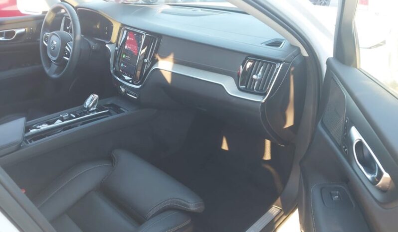 
								2023 Volvo V60 cross country full									