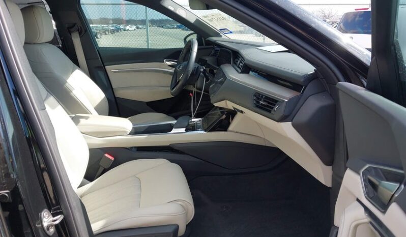 
								2024 Audi Q8 full									