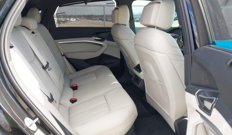 
								2024 Audi Q8 full									