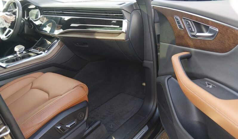 
								2025 Audi Q8 full									