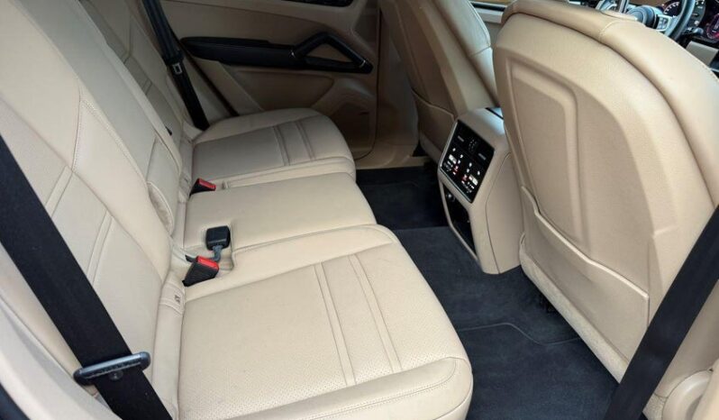 
								2022 Porsche Cayenne full									