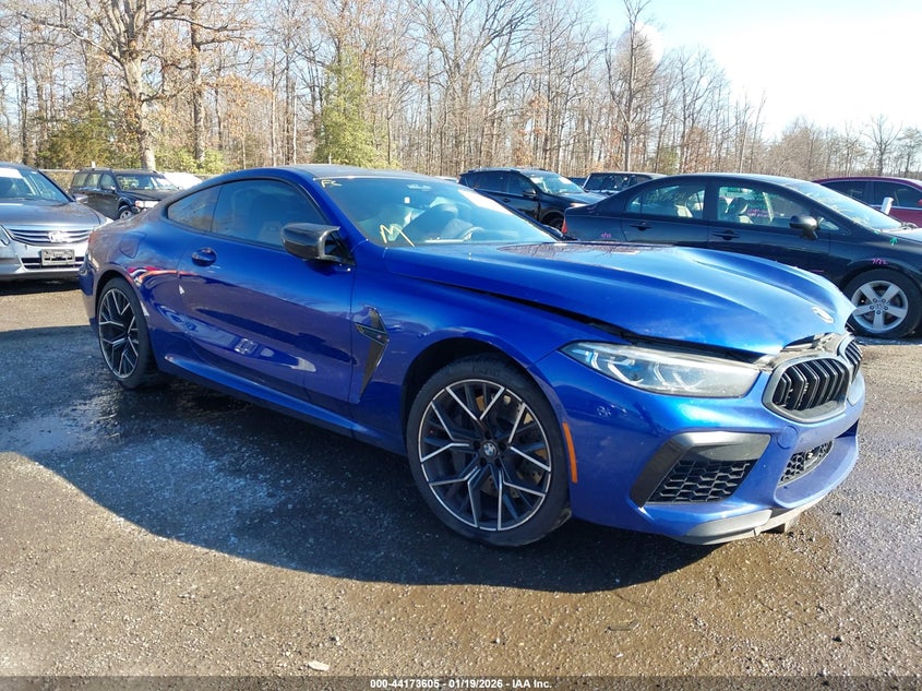 2022 BMW M8