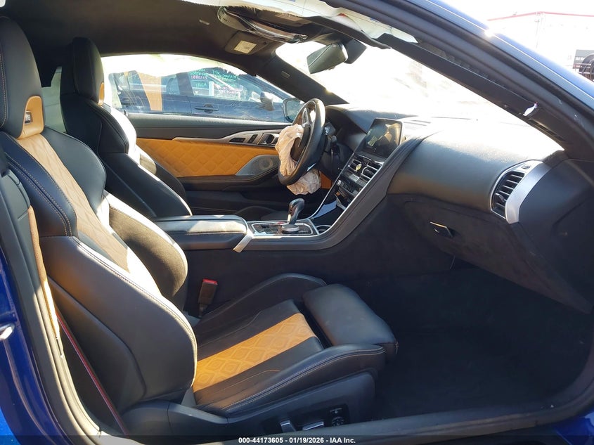 2022 BMW M8