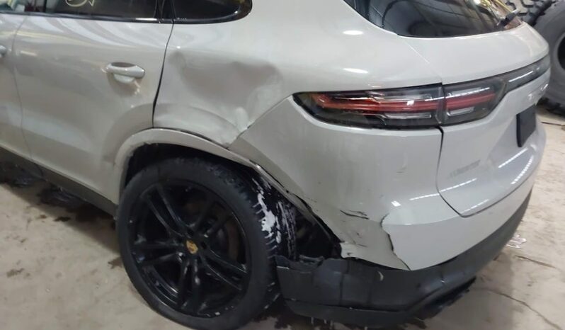 
								2022 Porsche Cayenne full									