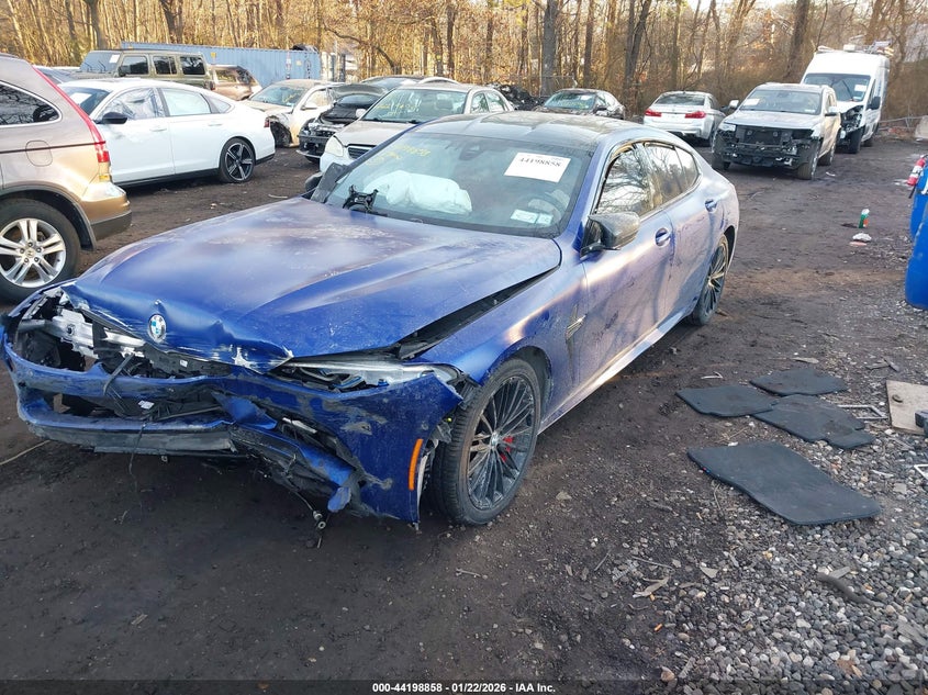 2022 BMW M8
