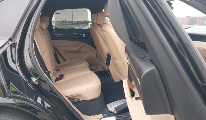 
								2022 Porsche Cayenne full									