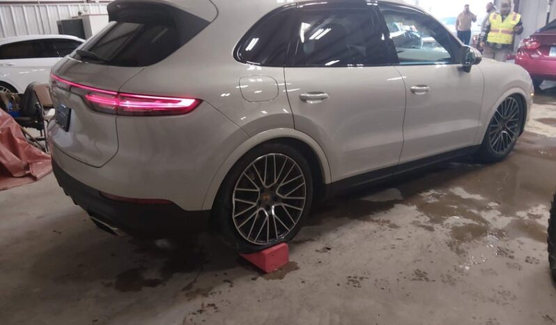 
								2022 Porsche Cayenne full									