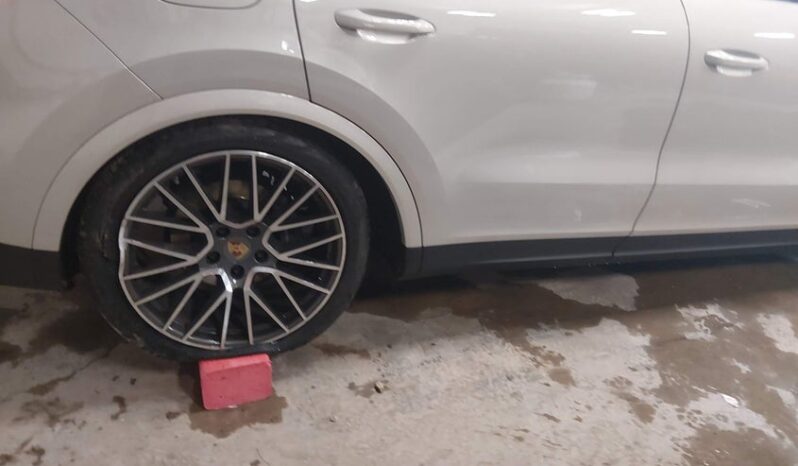 
								2022 Porsche Cayenne full									