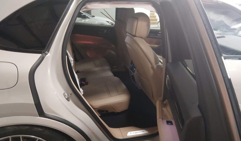 
								2022 Porsche Cayenne full									