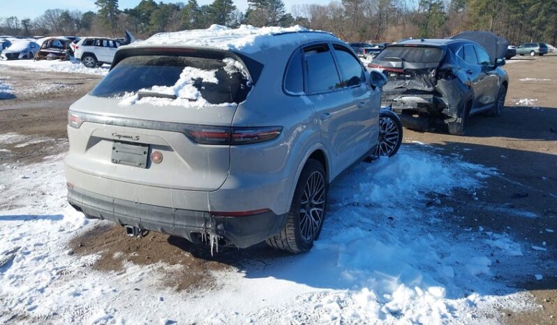 
								2022 Porsche Cayenne full									