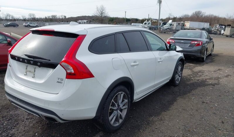 
								2018 Volvo V60 cross country full									