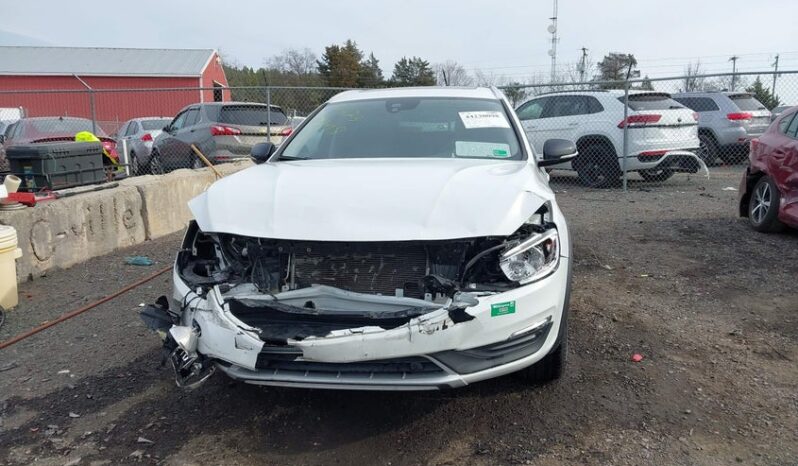 
								2018 Volvo V60 cross country full									