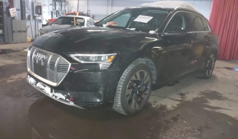 
								2023 Audi E-tron full									