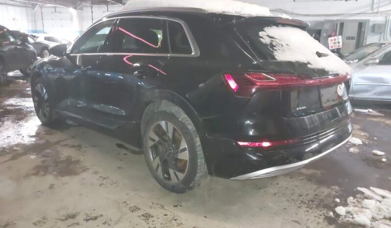 
								2023 Audi E-tron full									