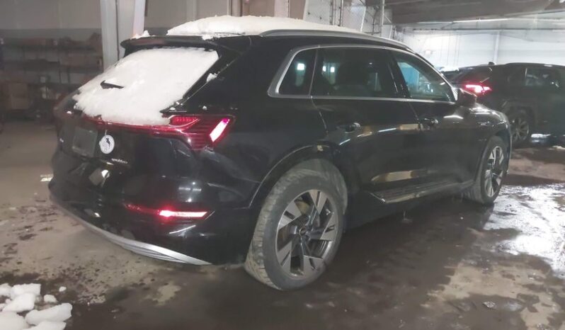 
								2023 Audi E-tron full									