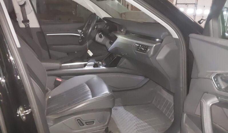 
								2023 Audi E-tron full									