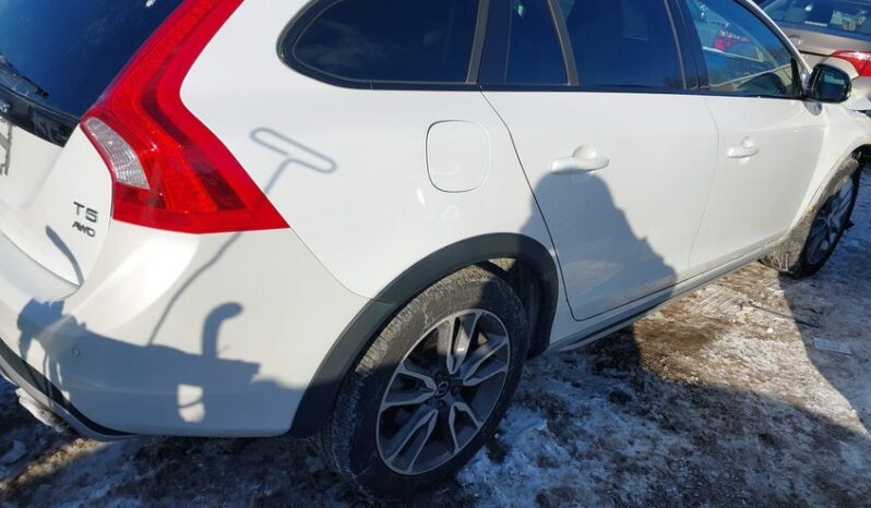 
								2018 Volvo V60 cross country full									