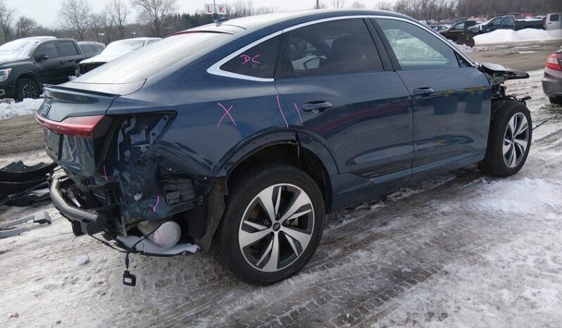 
								2024 Audi Q8 full									