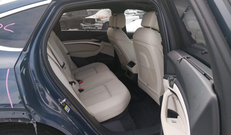 
								2024 Audi Q8 full									
