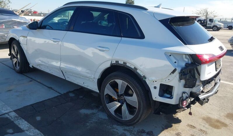 
								2023 Audi E-tron full									