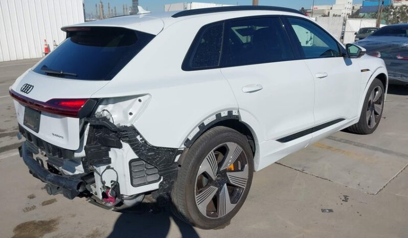 
								2023 Audi E-tron full									