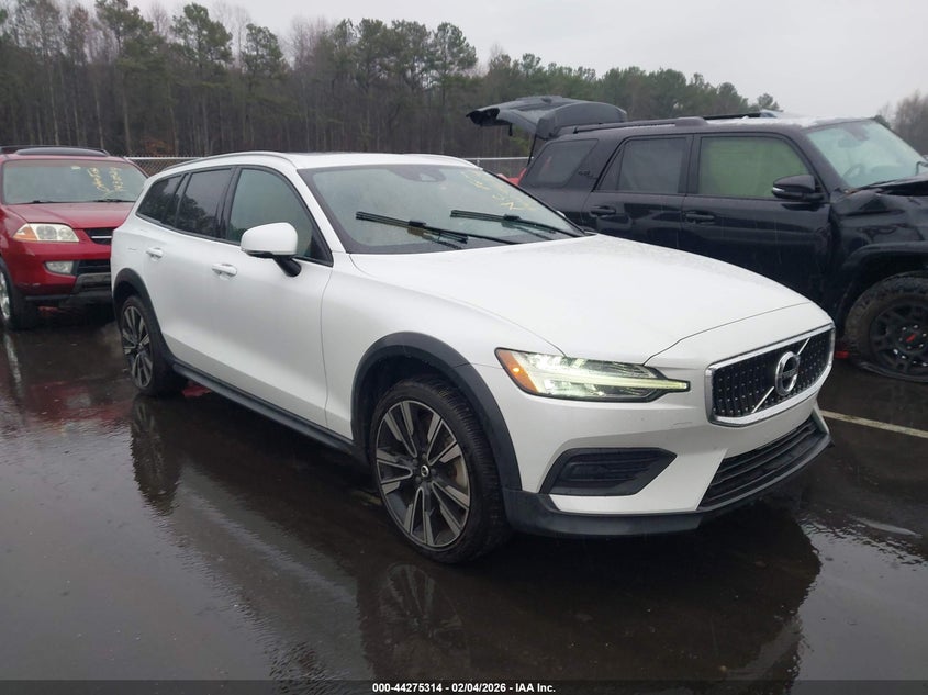 2020 Volvo V60 cross country