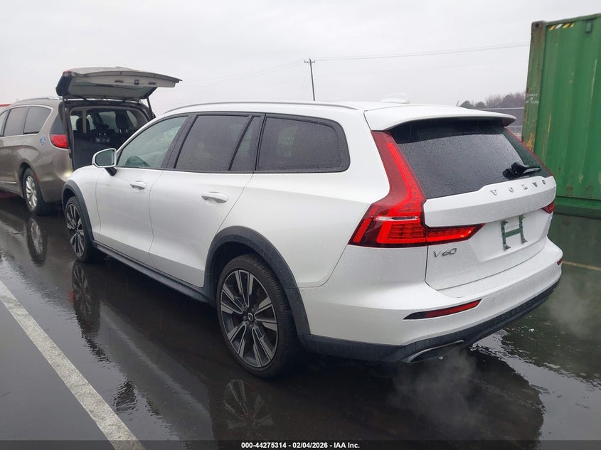 2020 Volvo V60 cross country