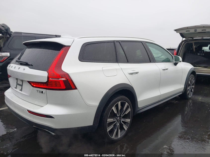 2020 Volvo V60 cross country