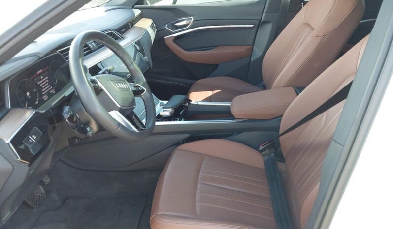 
								2024 Audi Q8 full									