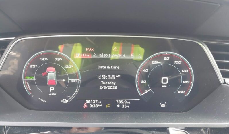 
								2023 Audi E-tron full									