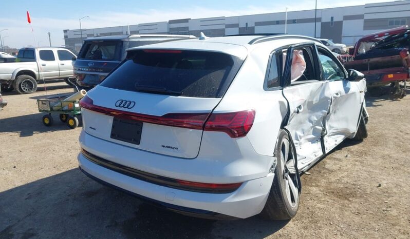 
								2022 Audi E-tron full									