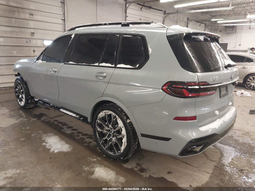 2023 BMW X7