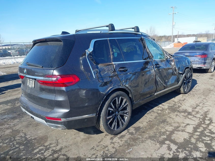 2021 BMW X7