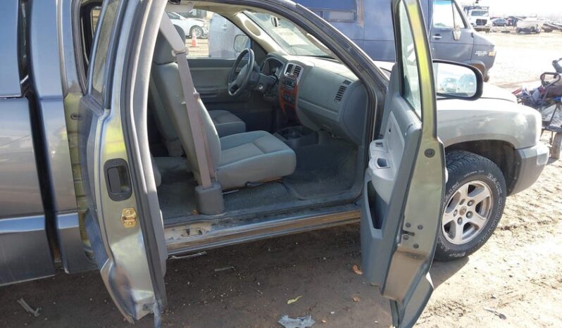 
								2005 Dodge Dakota full									