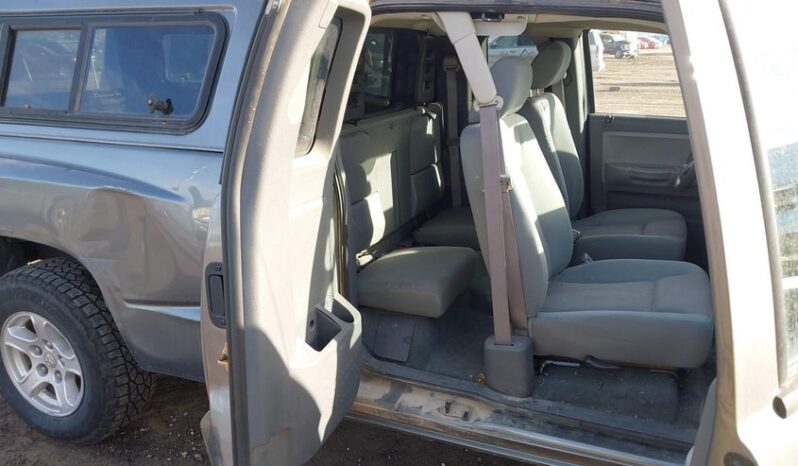 
								2005 Dodge Dakota full									