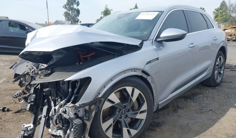 
								2022 Audi E-tron full									