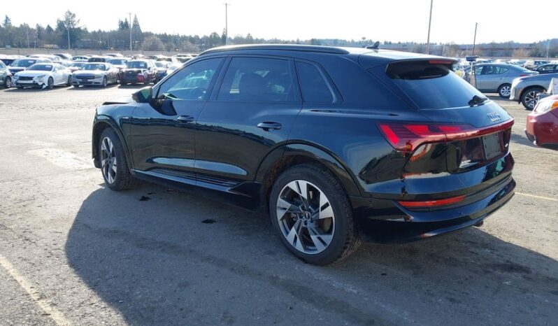 
								2022 Audi E-tron full									