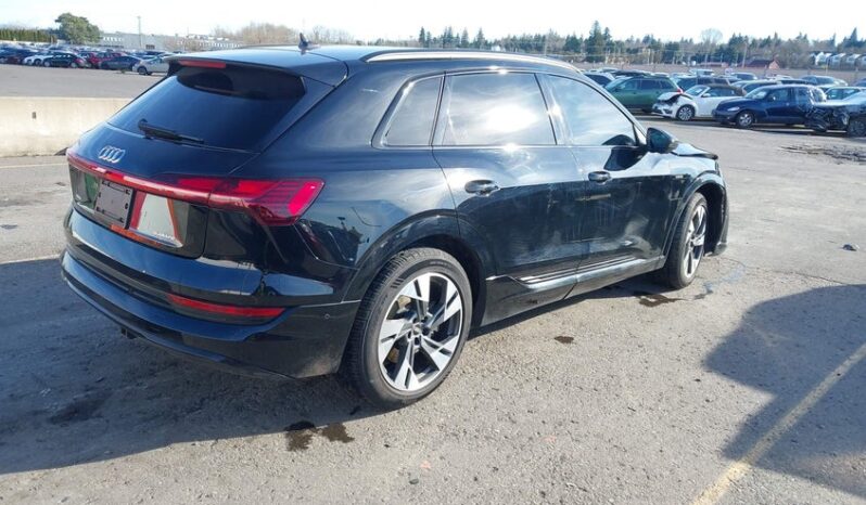 
								2022 Audi E-tron full									
