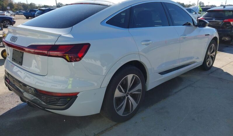 
								2024 Audi Q8 full									