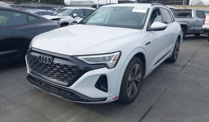 
								2024 Audi Q8 full									