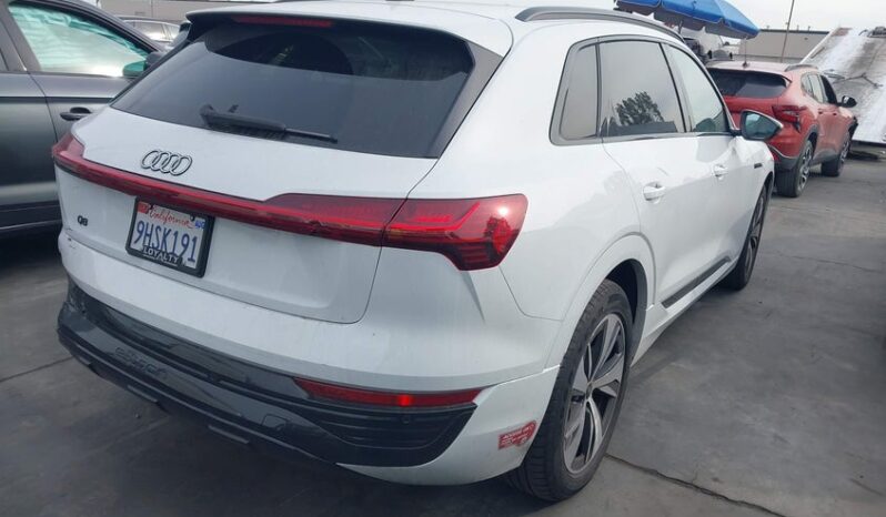 
								2024 Audi Q8 full									