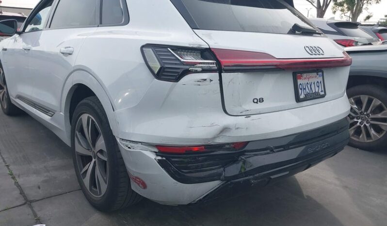 
								2024 Audi Q8 full									