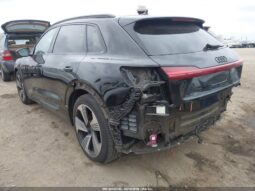 
										2022 Audi E-tron full									