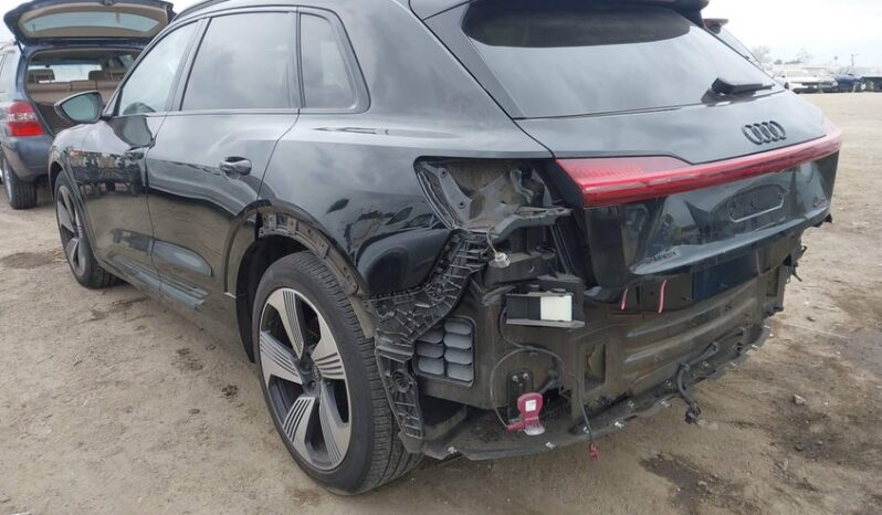 
								2022 Audi E-tron full									