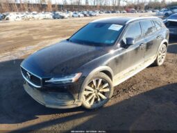 
										2022 Volvo V60 cross country full									