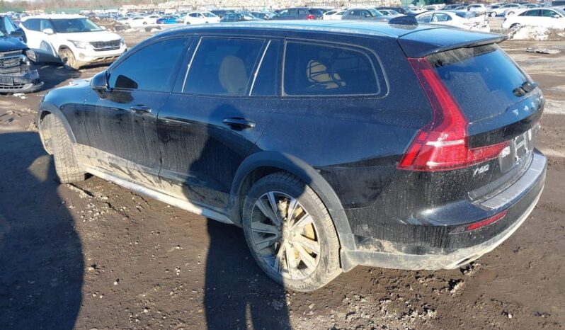 
								2022 Volvo V60 cross country full									