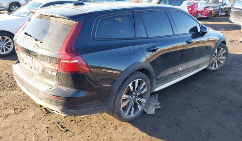 
								2022 Volvo V60 cross country full									