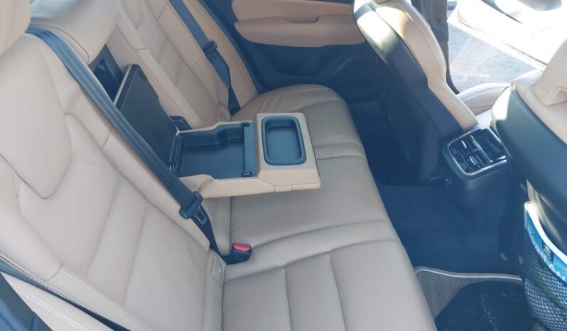 
								2022 Volvo V60 cross country full									