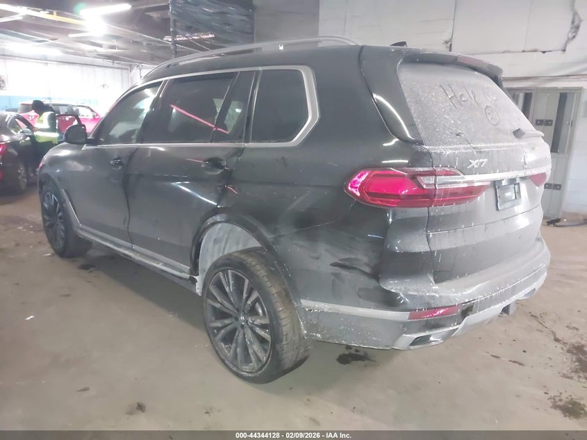 2022 BMW X7